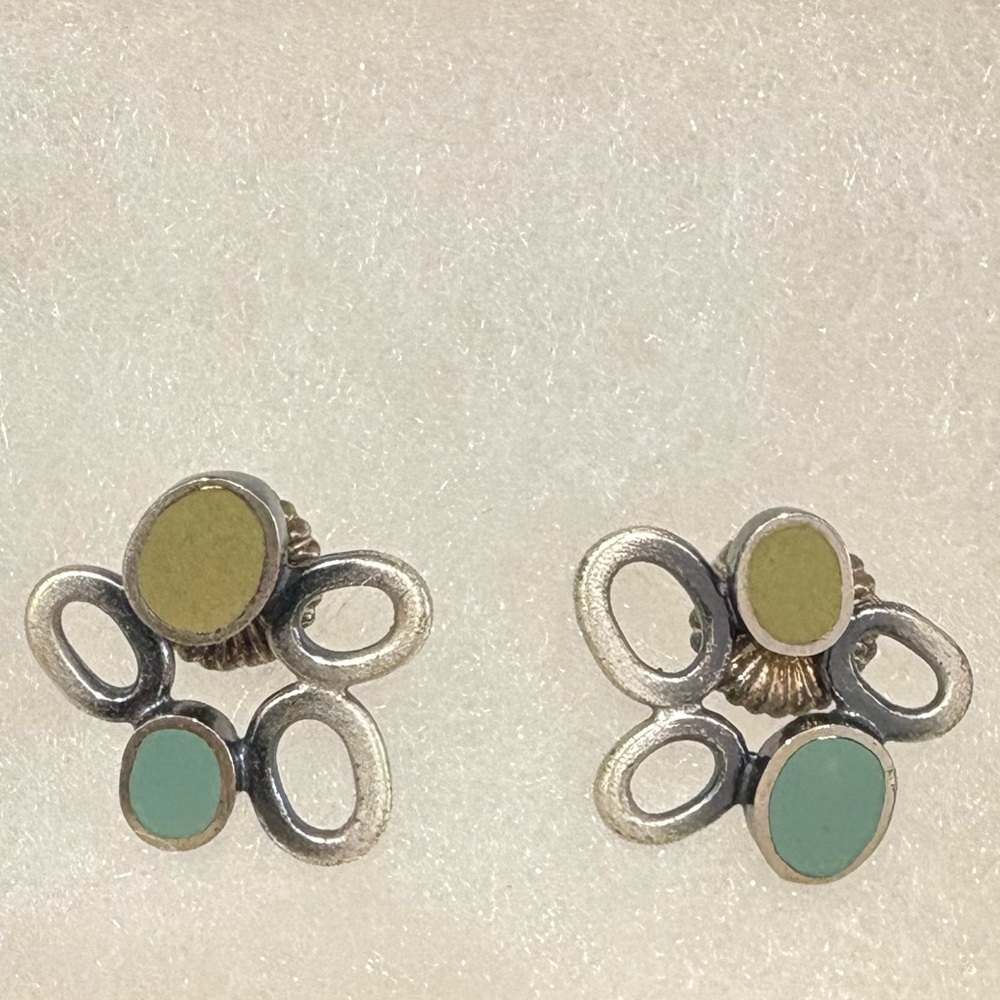 Sterling silver/ecru and turquoise resin floral earrings